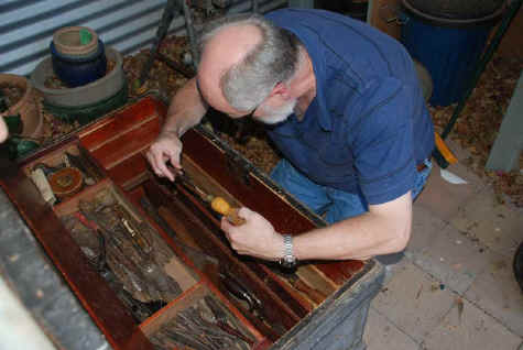 j_oxley_05.jpg (47447 bytes)