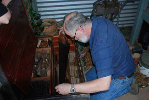 j_oxley_06.jpg (39990 bytes)